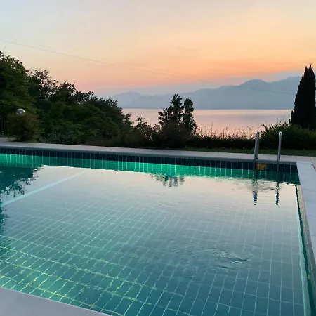 - Haus B Terrasse, Seeblick, Pool توري ديل بيناكو